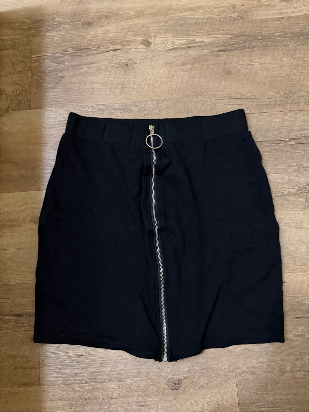 Black Front-Zip Pencil Mini Skirt with O-Ring Pull